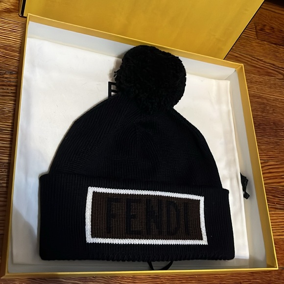 Fendi unisex FF “Fendi” logo Pom Pom wool beanie NEW